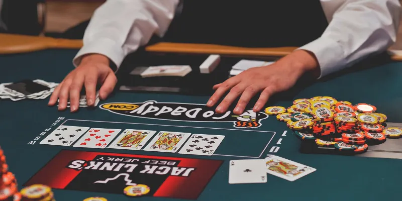 Hướng dẫn luật chơi Poker theo từng vòng